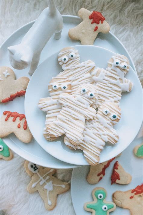 How to Decorate Halloween Biscuits