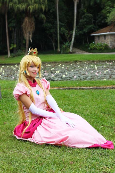 Princess Peach Cosplay