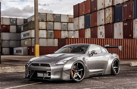 ONE BY NEWS: Exclusive Motoring Nissan GT-R Black Edition Liberty Walk Wide Body Kit On Forgiato ...