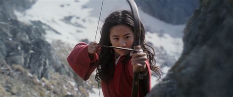 Mulan movie review & film summary (2020) | Roger Ebert