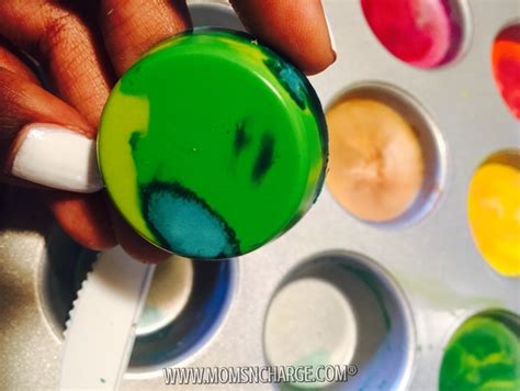 8 Super Easy Steps to Make Old Crayons New Again – Moms 'N Charge®