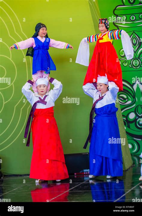 Actors performing the traditinal Korean Maskdance at Andong South Korea Stock Photo - Alamy