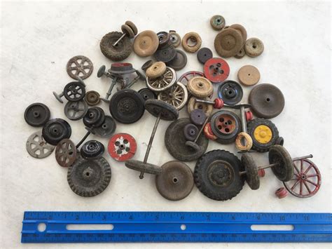 LOT OF VINTAGE AND ANTIQUE TOY WHEELS - Schmalz Auctions