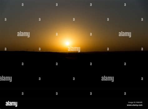 Dubai sunset desert hi-res stock photography and images - Alamy