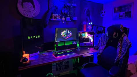 Check out this Razer themed gaming setup