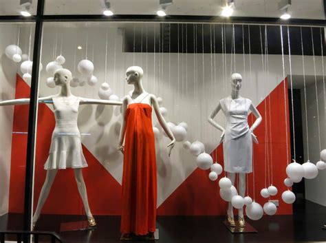 Boutique Window Display Ideas