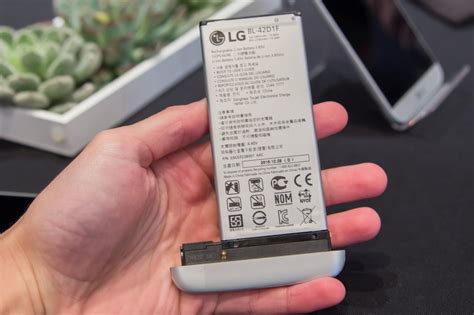 LG G5 hands-on—LG may have made the most innovative phone of MWC | Ars ...