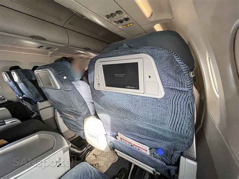 Air Canada A321 business class review: amazing food in vintage seats ...