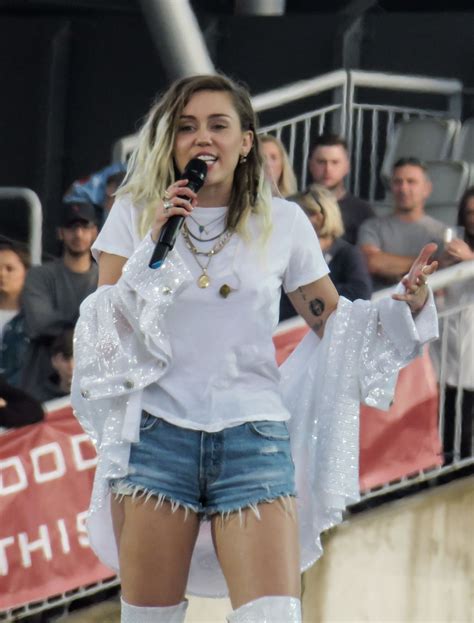 MILEY CYRUS Performs at One Love Manchester Benefit Concert in Manchester 06/04/2017 – HawtCelebs