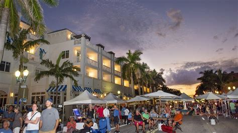 Downtown Delray Beach hosts multiple bands, great food on Atlantic Ave