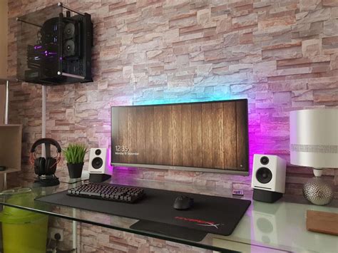 Wall-Mounted PC Examples You Can't Take Your Eyes Off | TechLatest