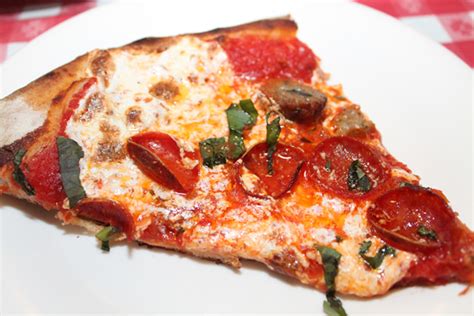 Lombardi's Pizza - New York, NY - Food Smackdown