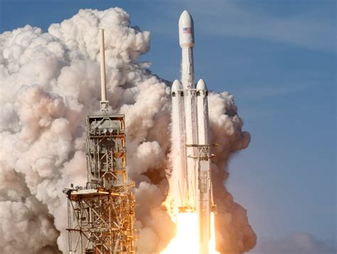 SpaceX's Falcon Heavy rocket soars in debut test launch from Florida