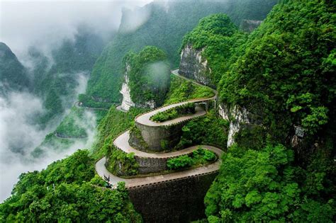 Jaw-dropping pictures of the world's most dangerous roads | loveexploring.com