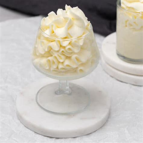 Mascarpone frosting (VIDEO) - Spatula Desserts