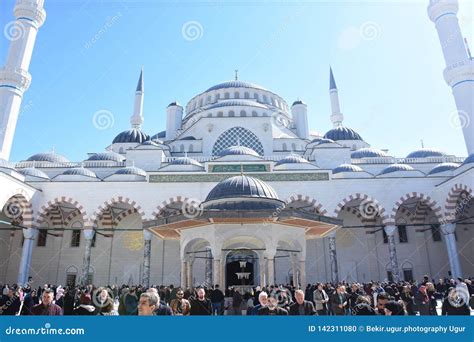 Interior of the Camlica Mosque Ä°stanbul Turkey Editorial Image - Image of alem, center: 142311080