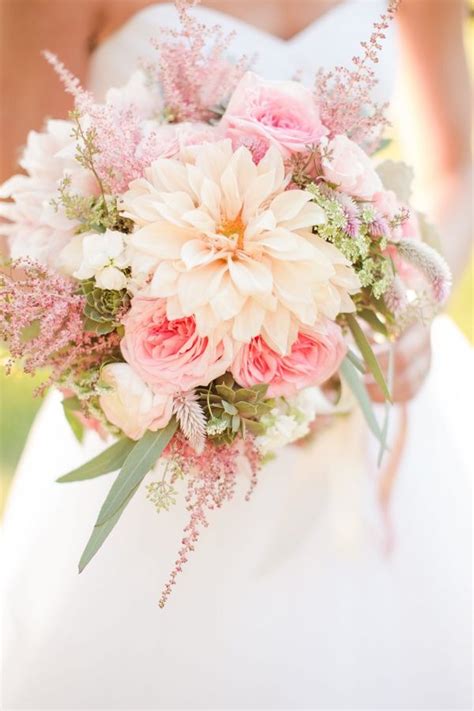 Lovely Soft Pink Wedding Bouquets Ideas Suitable for Beautiful Wedding | roowedding