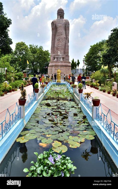 Sarnath Stupa Buddha