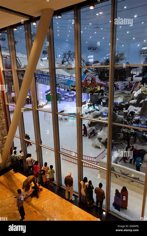 Ski Dubai, indoor ski slope in the shopping centre, Mall of the Emirates, Dubai, United Arab ...