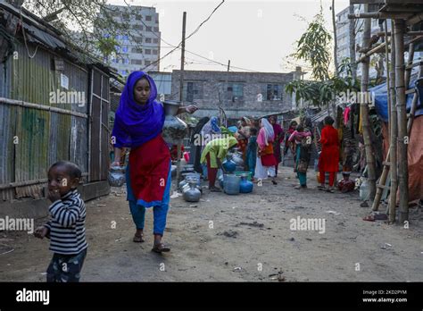 Bangladeshs urban slums hi-res stock photography and images - Alamy