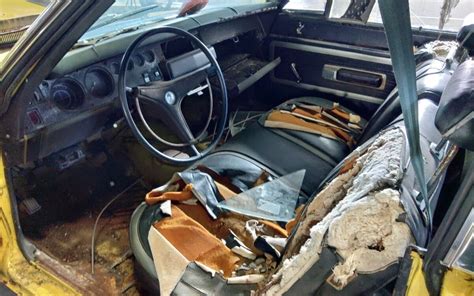 1970 Plymouth Road Runner Interior | Barn Finds