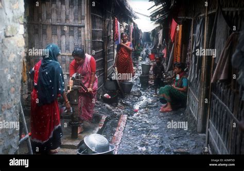 Children in slums dhaka bangladesh hi-res stock photography and images - Alamy