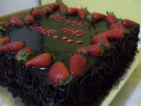 yusscakeplanet: Kek Coklat Strawberry