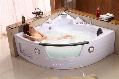 NEW - Deluxe Computerized Whirlpool Jacuzzi Hot Tub (White) Model #SD050A PICKUP IS WELCOME IN ...