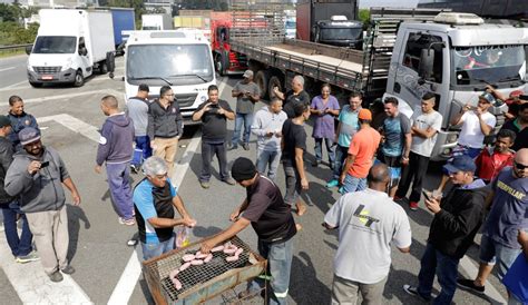 Brazil trucker strike halts economy, brings calls for military action - Business Insider