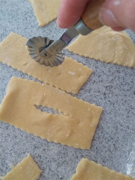 "Chiacchiere" fried italian cookies - Mom cooks italian