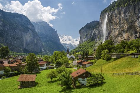 5 Best Day Hikes in the Swiss Alps