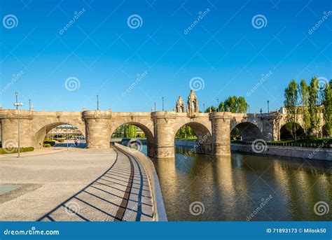 Bridge of Toledo Over Manzanares River in Madrid Stock Image - Image of buildings, bridge: 71893173