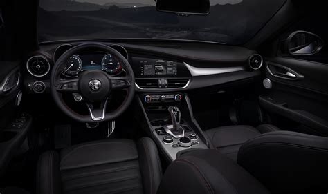 2023 Alfa Romeo Giulia Sportwagon Throws Digital Punch at BMW's 3 Series Touring - autoevolution