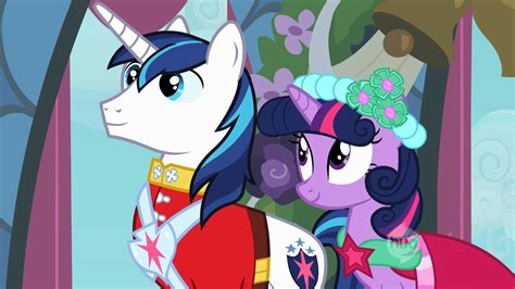 Image - Twilight & Shining Armor S2E26.png - My Little Pony Friendship is Magic Wiki