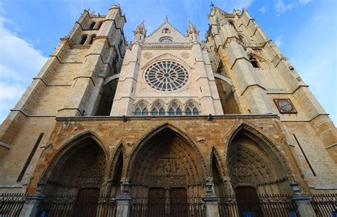 The Incredible Stained Glass of León Cathedral (Spain)