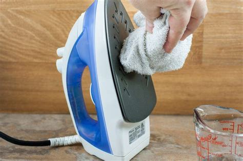 How To Clean A Steam Iron The Right Way | SmoothWares.com