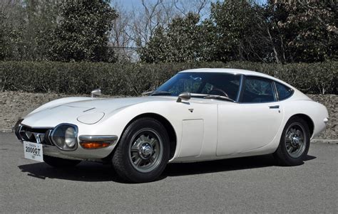 Collectible Classic: 1967-70 Toyota 2000GT | Automobile Magazine