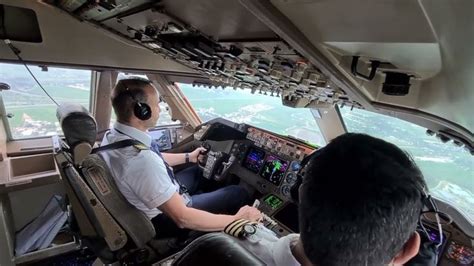 BOEING 747 "The queen of the sky" is LANDING (Cockpit view + Radio communication ) | Cockpit ...