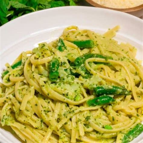 Trenette al Pesto Recipe with Green Beans and Potatoes