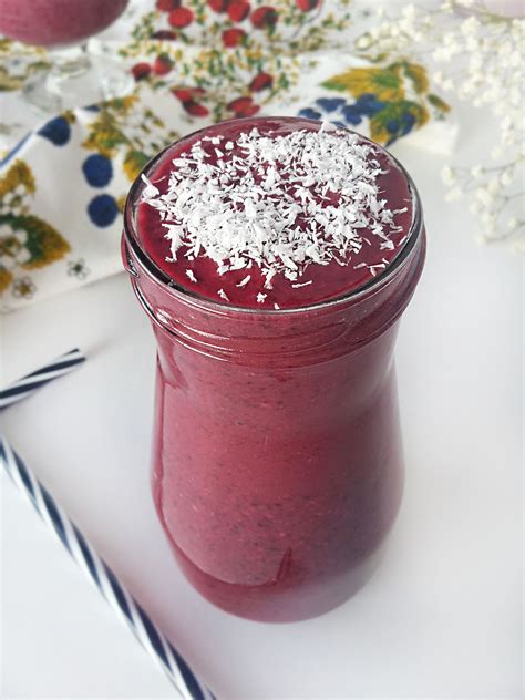 Black currant-banana smoothie | Foodieopedia