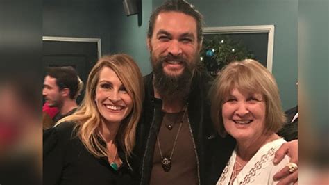 Jason Momoa & His Mom Have A Fan Freakout Over Meeting Julia Roberts ...