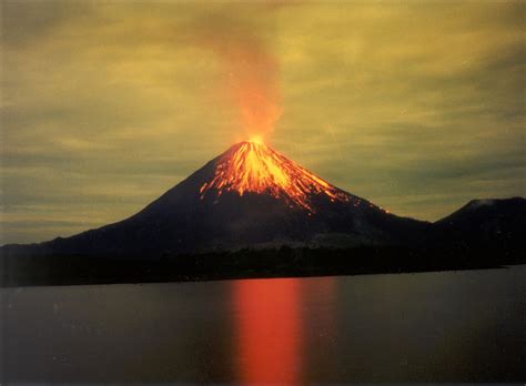 Spectacular Images of Turrialba Volcano Eruption