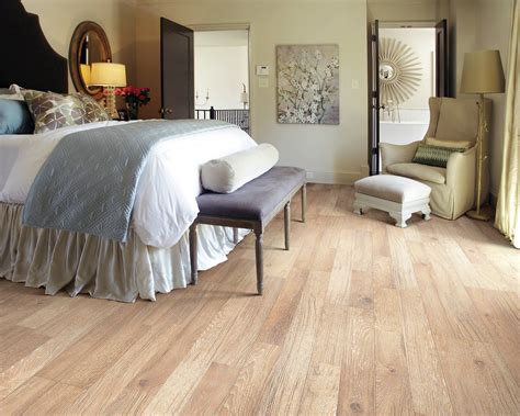 30+ Bedroom Laminate Flooring Ideas – DECOOMO