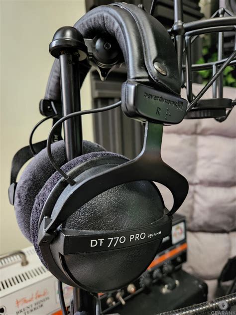 Beyerdynamic DT 770 PRO Review - 250 Ohm Closed Headphones