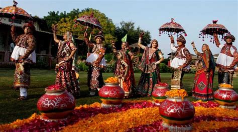 Garba Folk Dance of Gujarat- History, Symbolisim & Attire