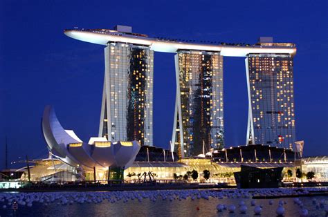 Marina Bay Sands (2011) – Singapore – Moshe Safdie (1938 -.)