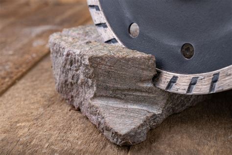 What Is The Best Saw For Cutting Rocks? Try These 3 Saws – How to Find Rocks