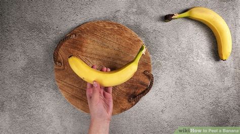 8 Ways to Peel a Banana - wikiHow