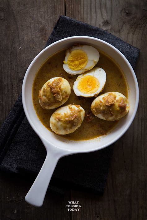 Gulai Telur Padang (Padang-style Eggs in Spicy Coconut Sauce) - What To Cook Today