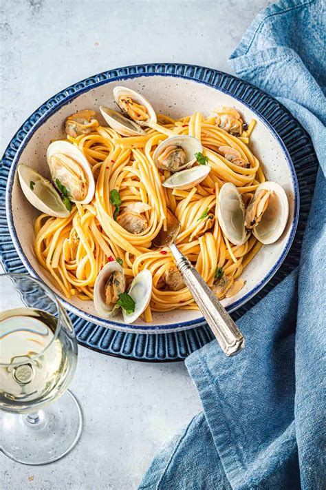 Linguine with Clams Recipe | The Mediterranean Dish